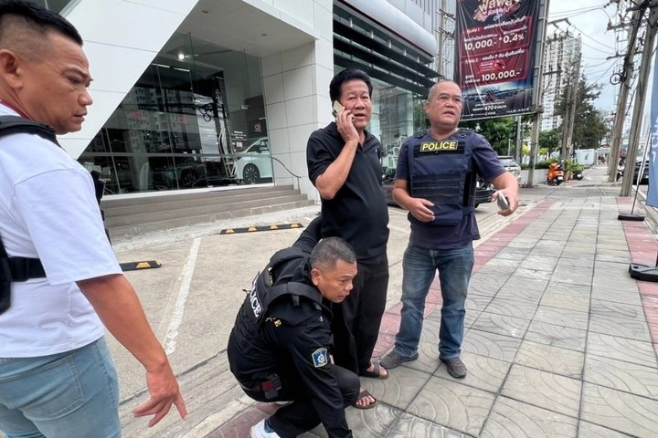 View full size Nonthaburi shooting leaves provincial official dead, ex-MP held